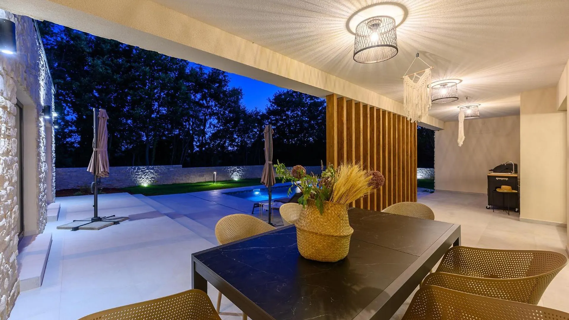 Villa Green Frame East - Beautiful Pet Friendly Ground Floor Villa For 7 People In Central Istria Butkovici