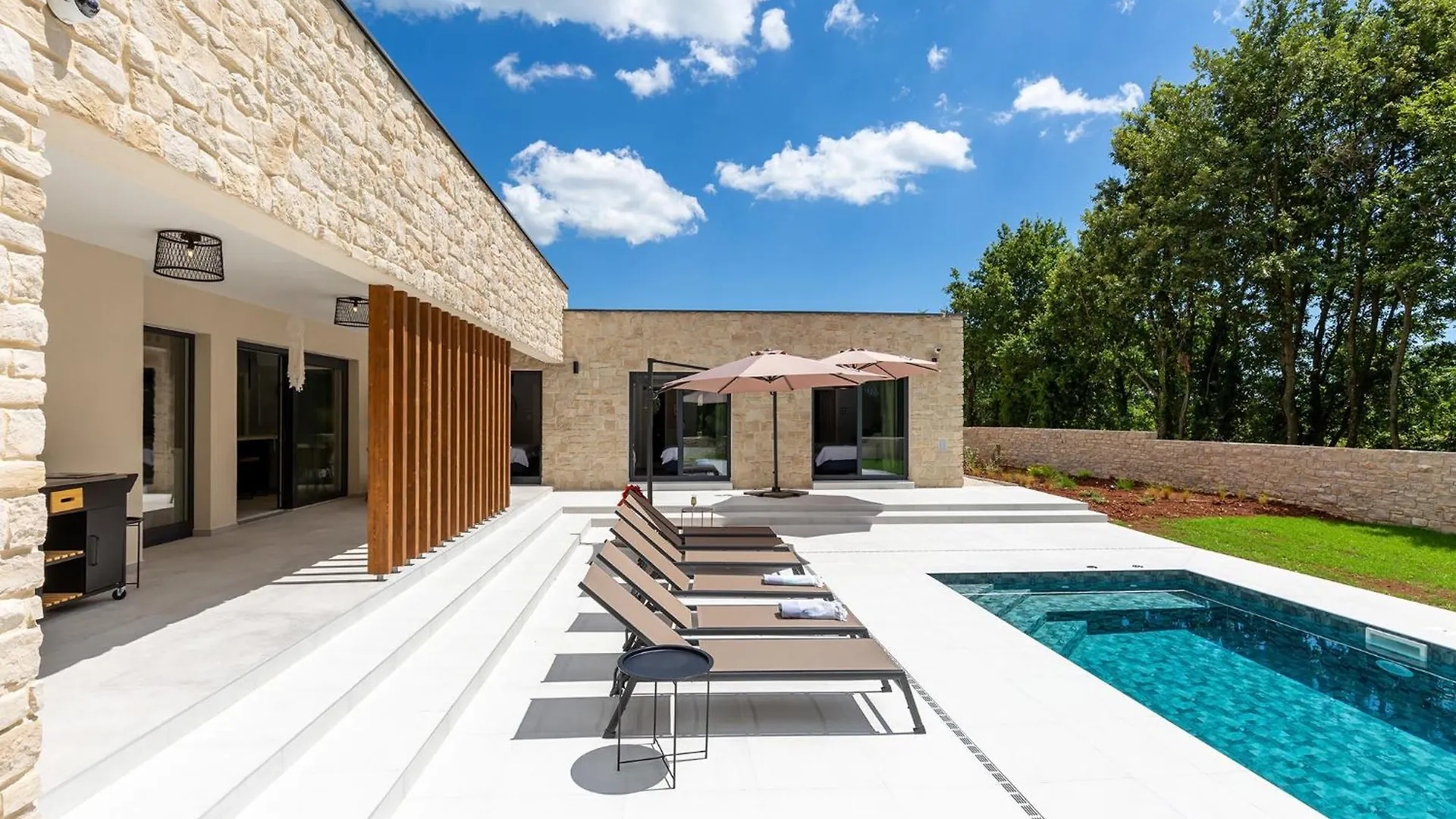 Villa Green Frame East - Beautiful Pet Friendly Ground Floor Villa For 7 People In Central Istria Butkovici
