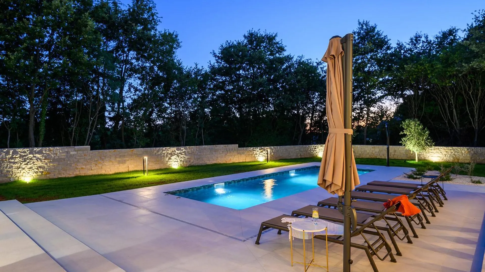 Villa Green Frame East - Beautiful Pet Friendly Ground Floor Villa For 7 People In Central Istria Butkovici