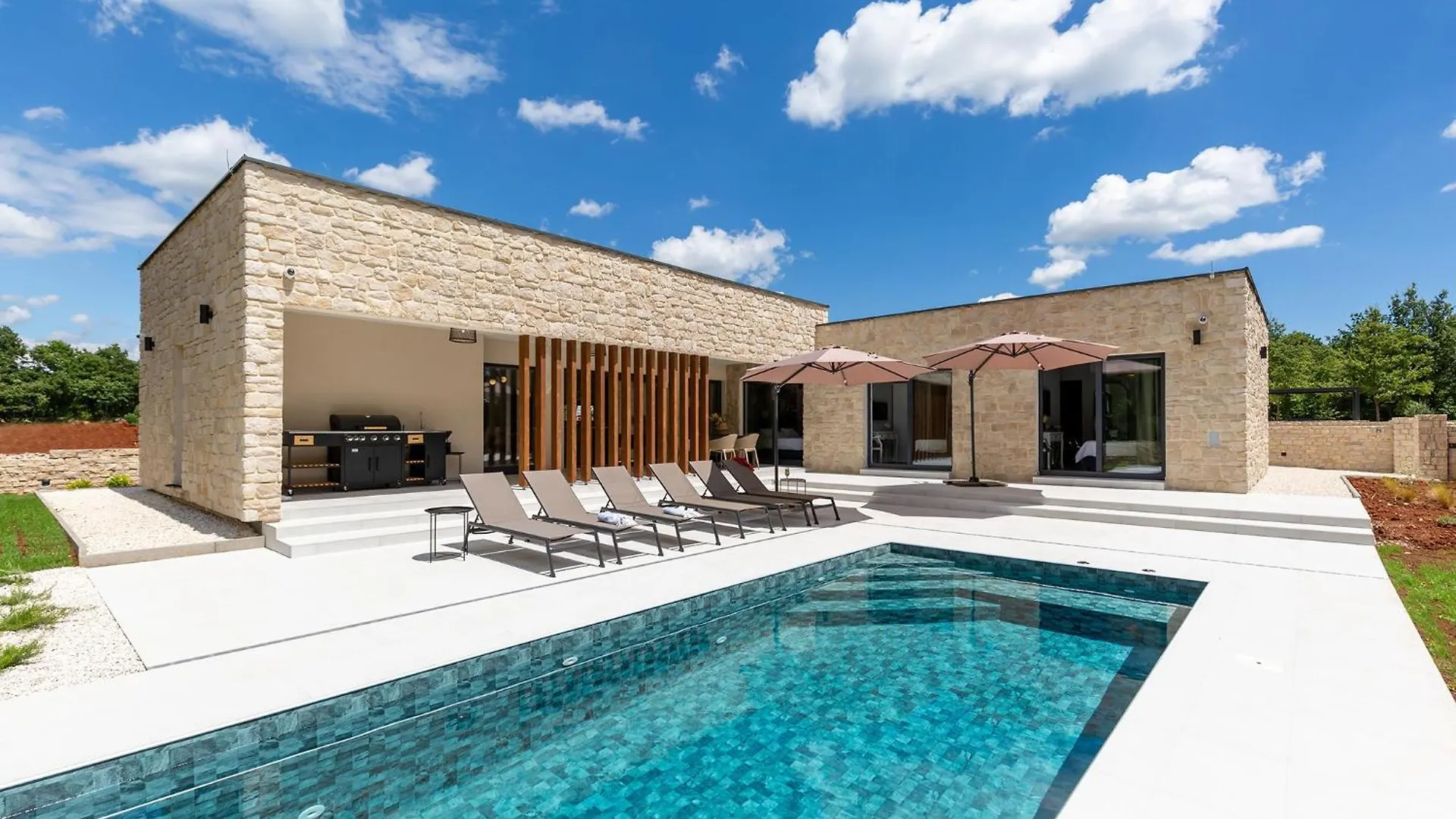 Villa Green Frame East - Beautiful Pet Friendly Ground Floor Villa For 7 People In Central Istria Butkovici